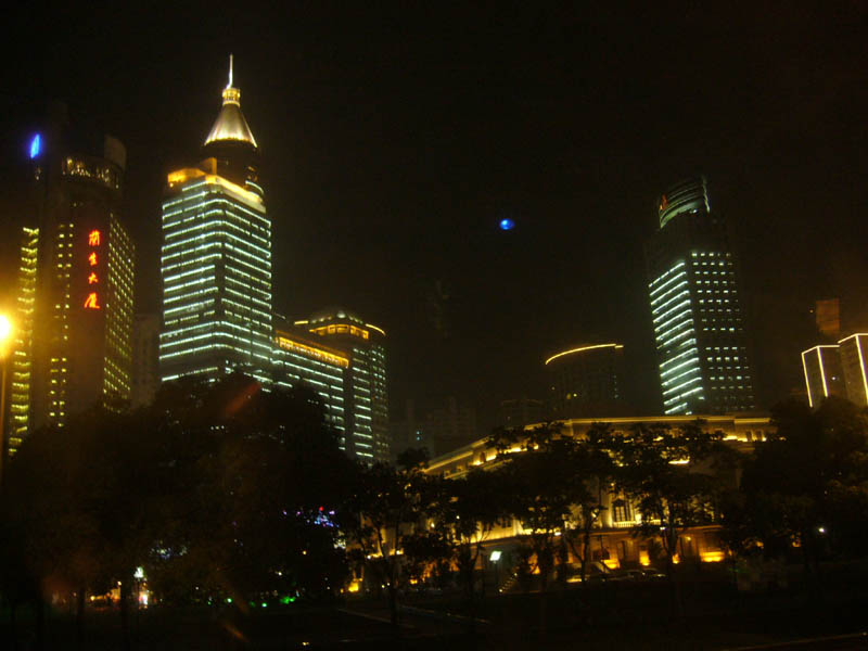 到上海时的夜景.jpg