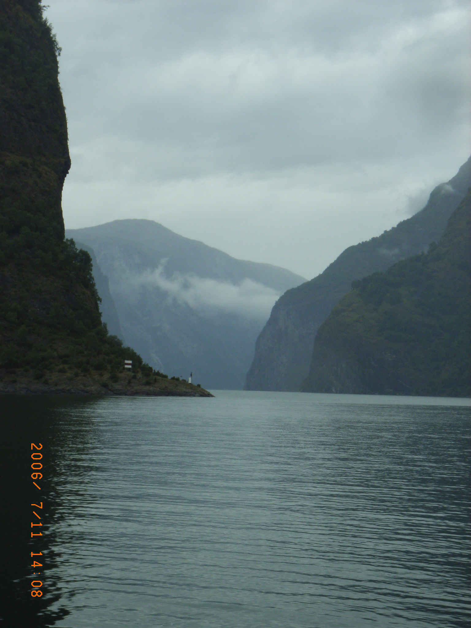 雨中的峡湾.jpg