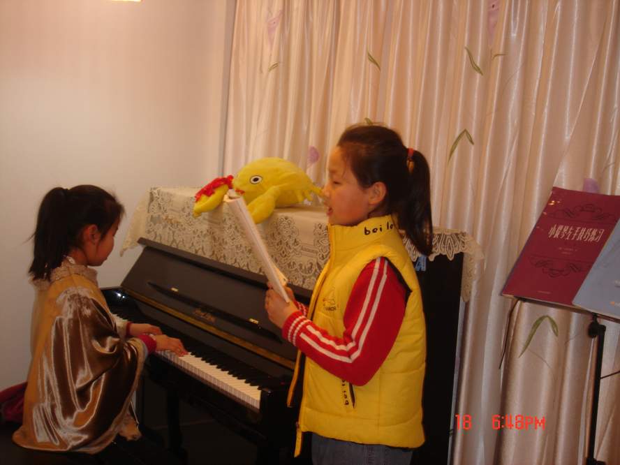 之二：小女独唱，大女钢琴伴奏.JPG