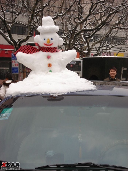 车顶的雪人1.jpg