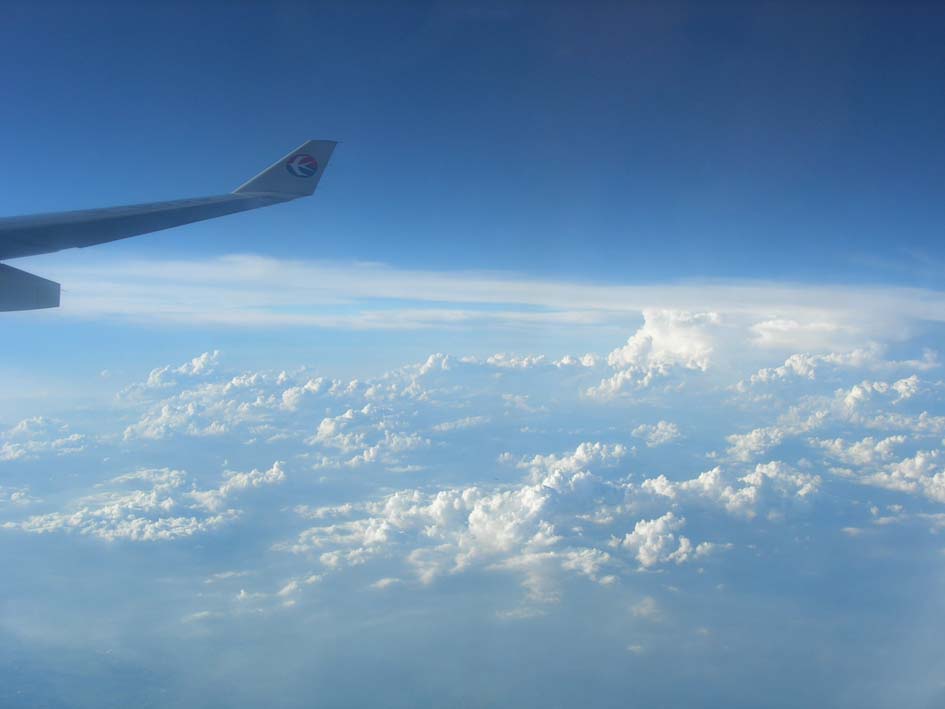 机窗外的蓝天白云.jpg