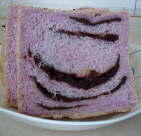 紫薯面包的内部组织.jpg