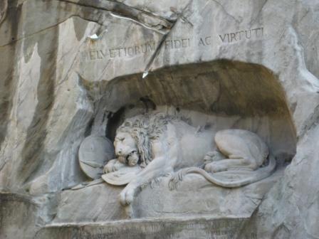 瑞士卢瑟恩-垂死的狮子-为纪念法国大革命牺牲的瑞士忠诚的勇士.JPG