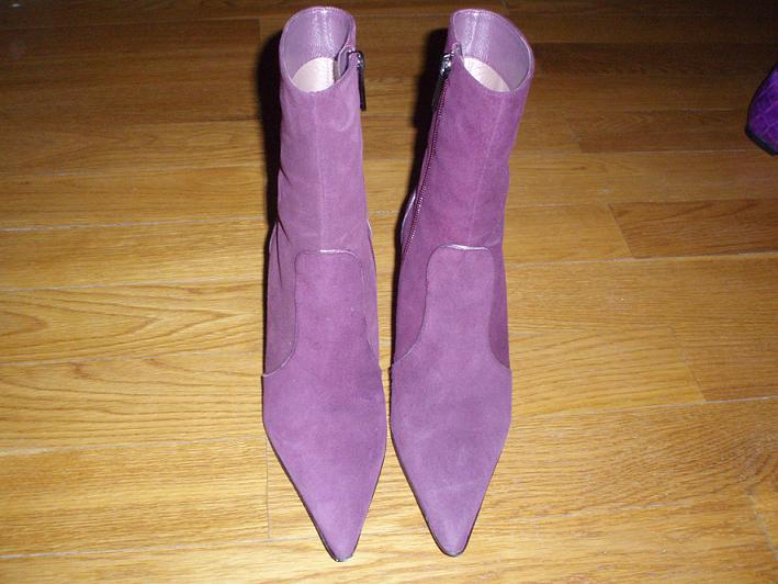 紫色麂皮短靴.jpg