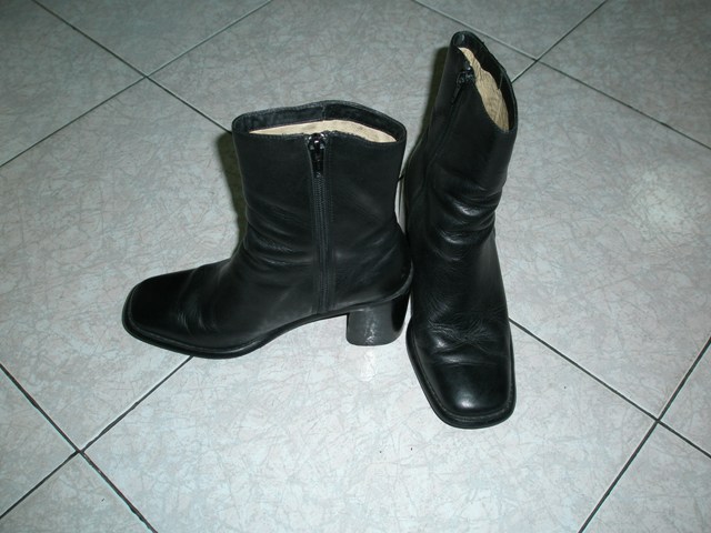 黑色短靴.JPG