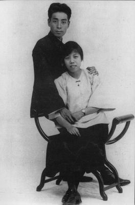 1925年，周恩来和邓颖超结婚期间留影.jpg