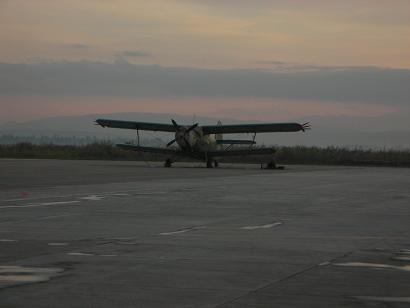 新疆境内两地之间的飞机都很小-3.JPG