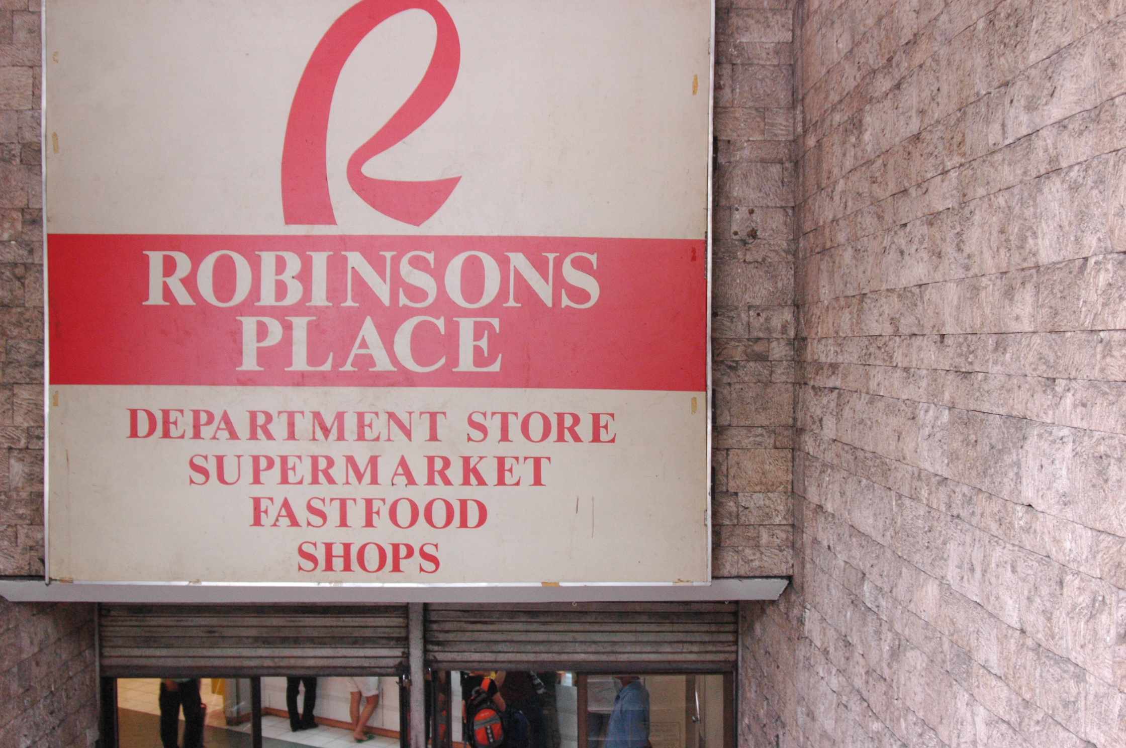 ROBINSON超市入口处.jpg