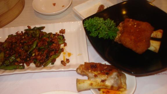 翡翠上海菜的下午茶套餐，有炸猪脚和四季豆炒肉，很入味，现点先炒.JPG