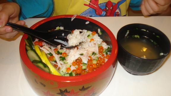 荣寿司的鱼子饭，有黄瓜的一刚，没有就好了.JPG