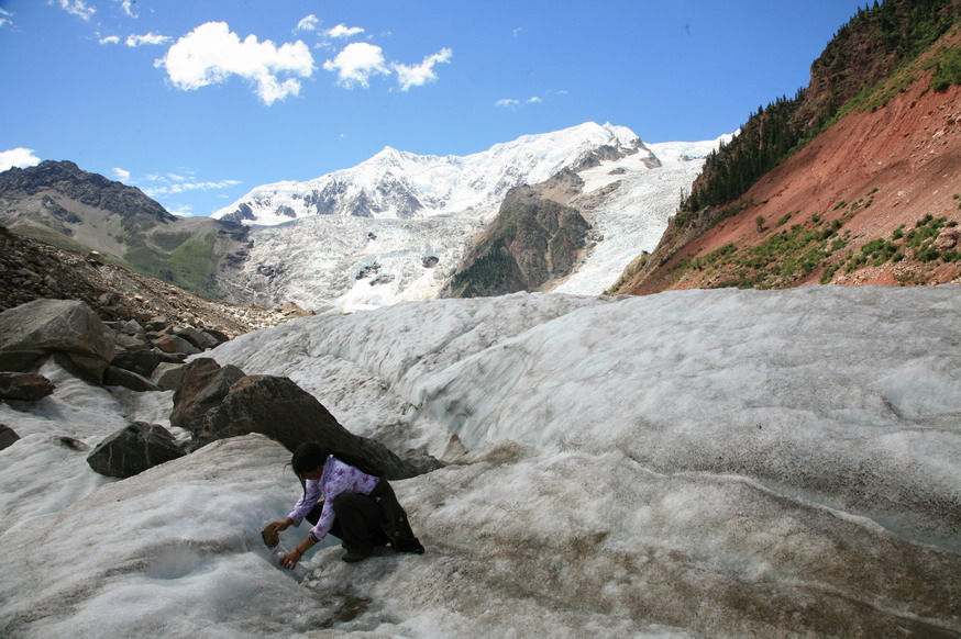 米堆冰川—藏族向导.jpg
