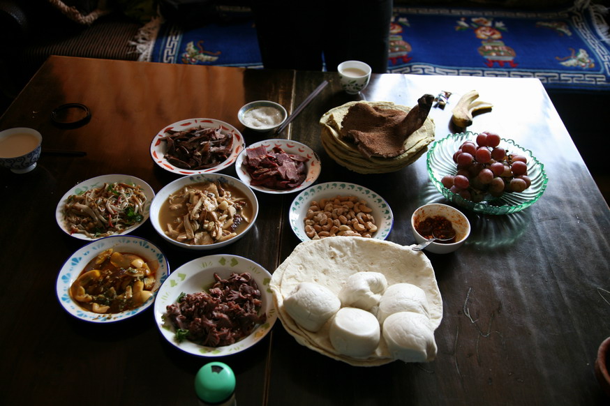 藏族人民真好客——司机家的晚餐.jpg
