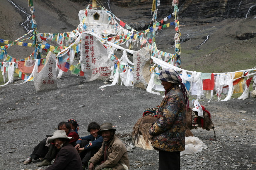 藏族人民也很有经营意识——在此拍照五元一位.jpg