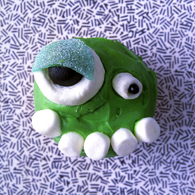 big-eye-alien-cupcake-400.jpg