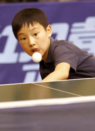 2007年首届“上中杯”上海乒乓球锦标赛上少年选手在比赛中.jpg