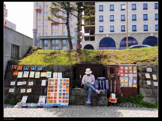 小樽运河旁的街头艺术家之二 (320x240).jpg