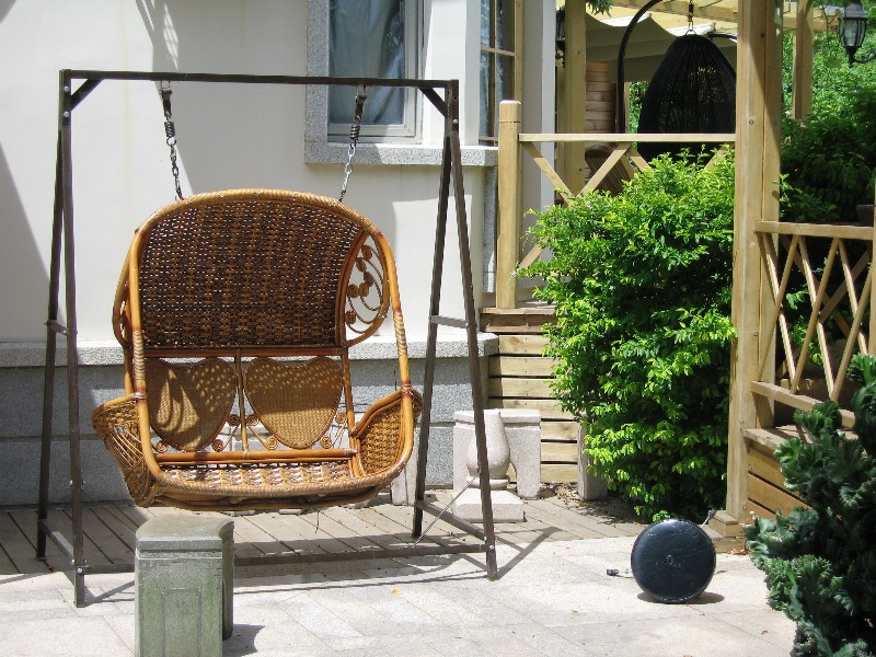 院子里的摇椅.JPG