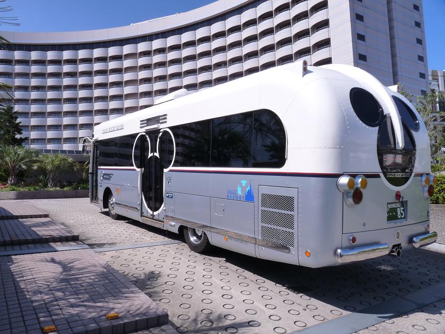 P1030754巴士2，背景是酒店.JPG