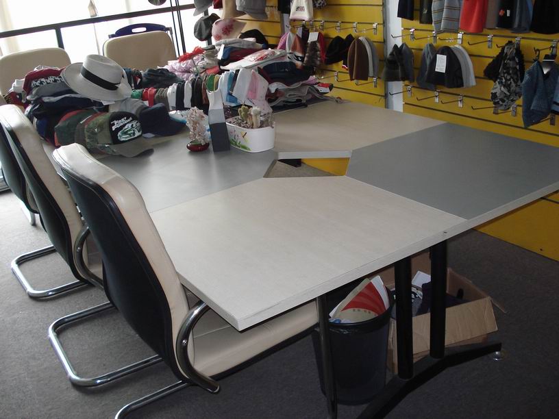 会议桌（常2.8米，宽1.4米，可分为1.4X1.4两个方桌.JPG
