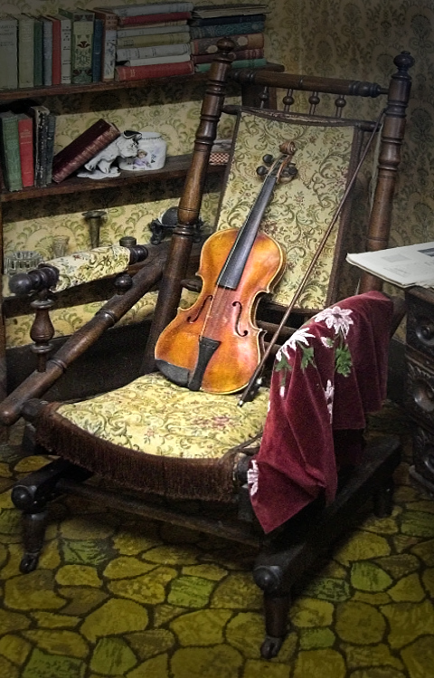 56247453.1JwsqRu7.violinonchair.jpg