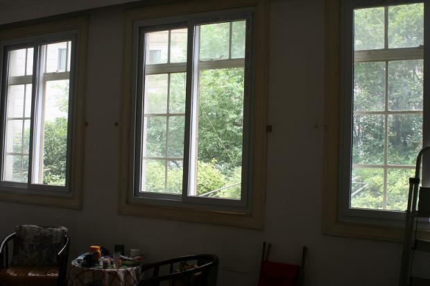 厅的三扇窗子.jpg