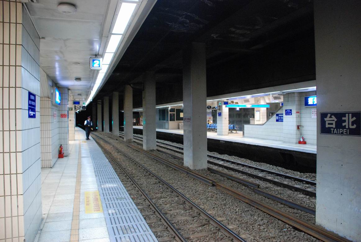 台北车站月台.jpg